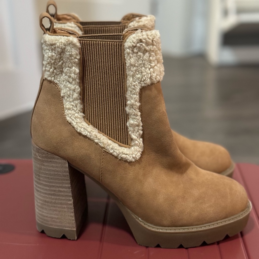 Dolce Vita heeled fur boots size 8